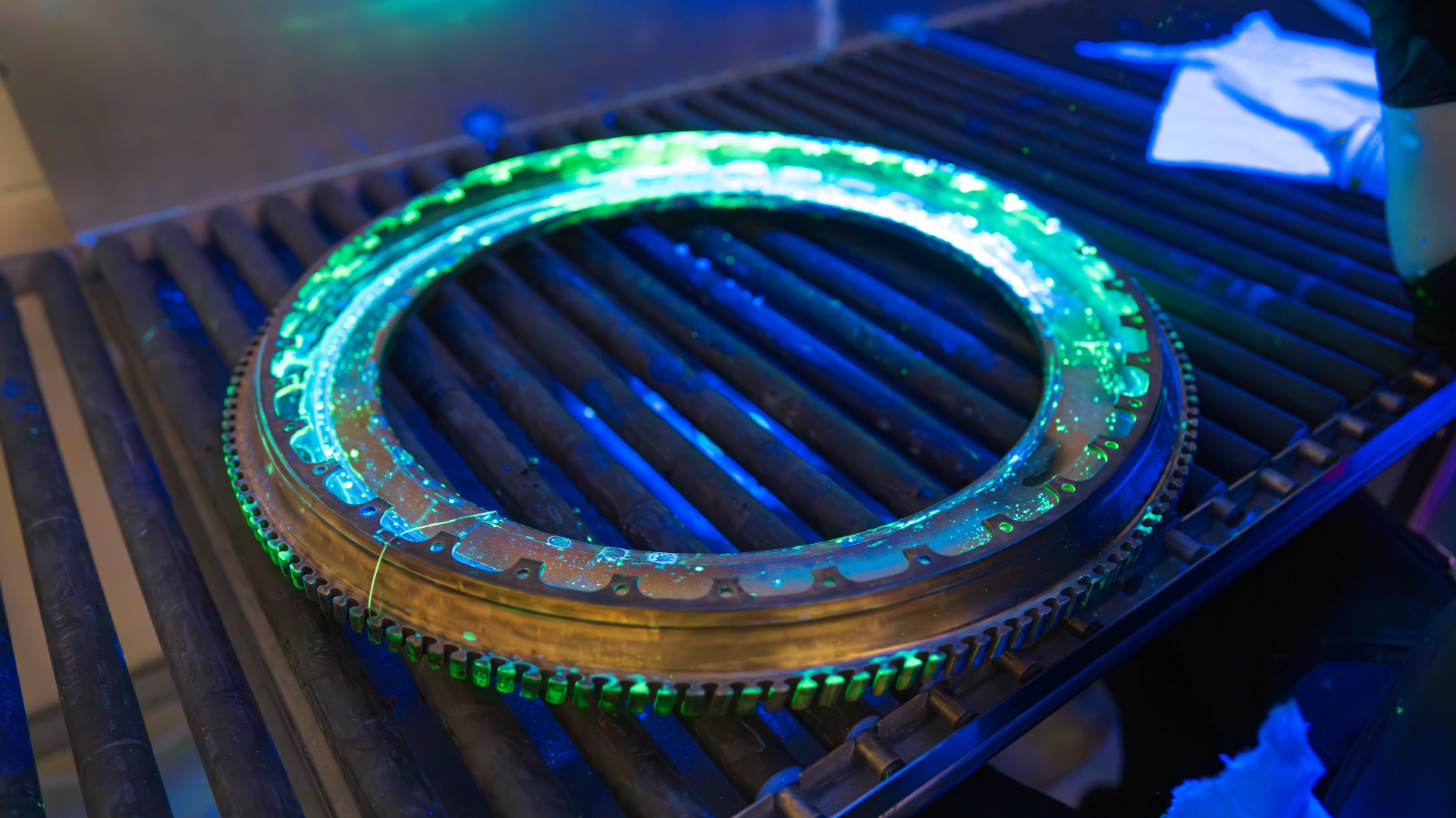 UV Lamps in Fluorescent Penetrant Testing: Revealing Hidden Flaws